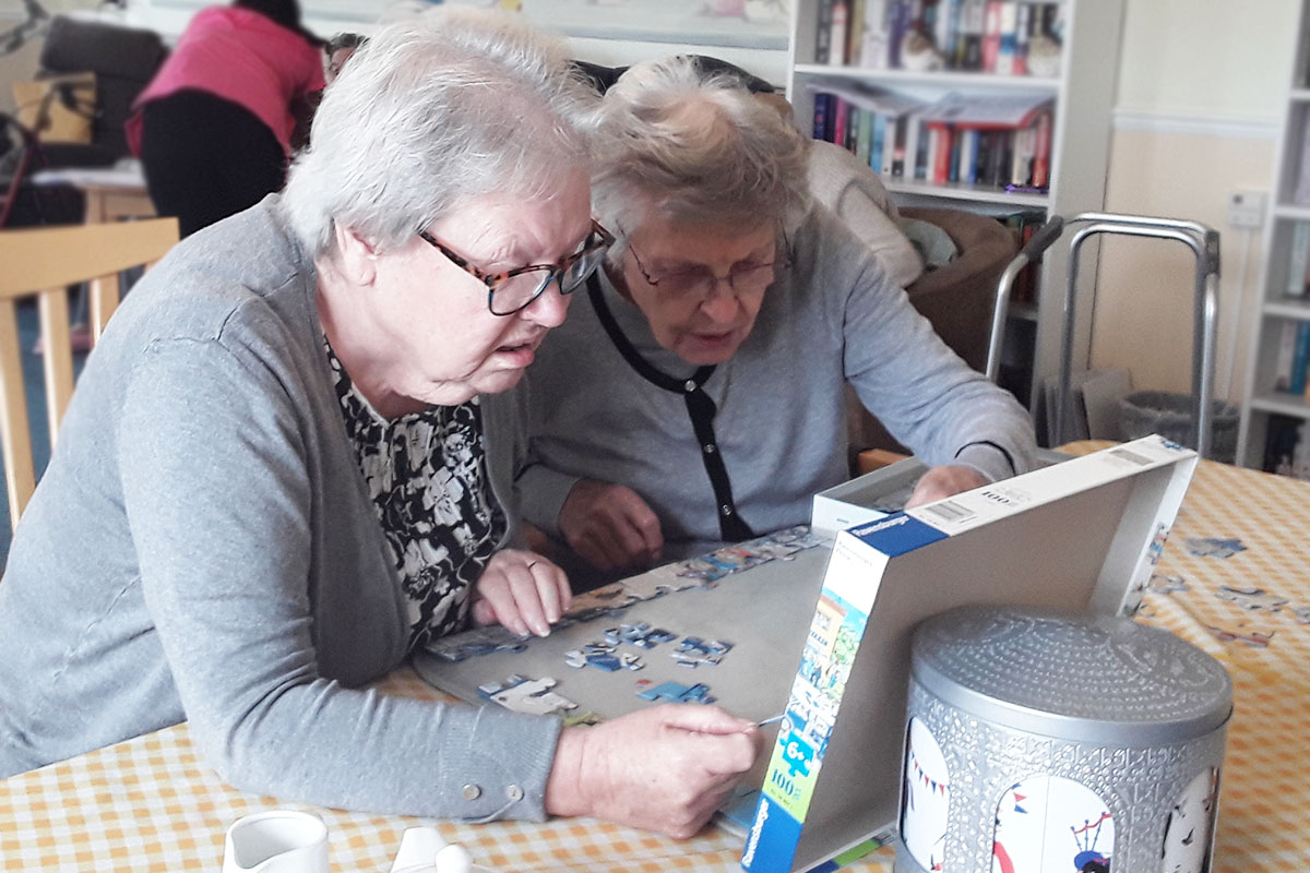 Silverpoint Court Residential Care Home residents jigsaw puzzling together